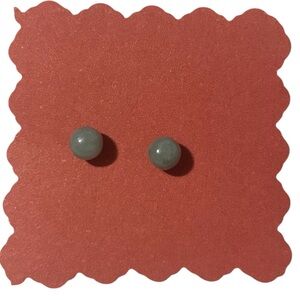 GREEN STONE STUD EARRINGS